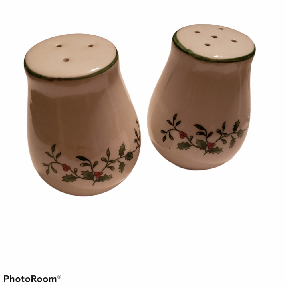 Royal Christmas Season 7 pc Stoneware Set. - Picture 3 of 4